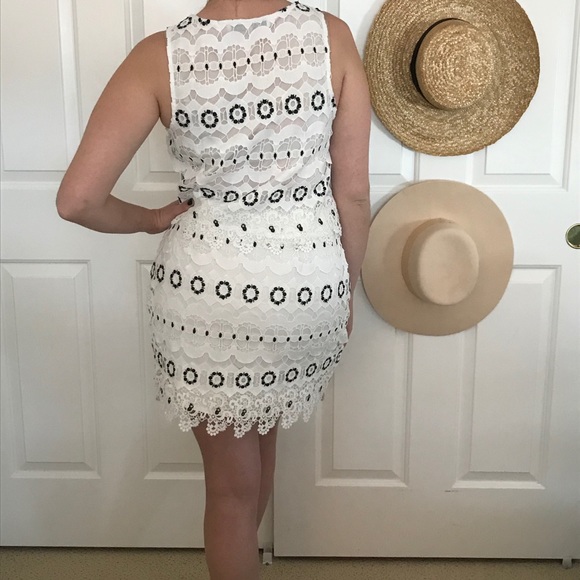 Lover’s + Friends incense lace crop top - Picture 3 of 3